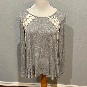 Long sleeve top by Altar’d State.  Size medium. ❤️
